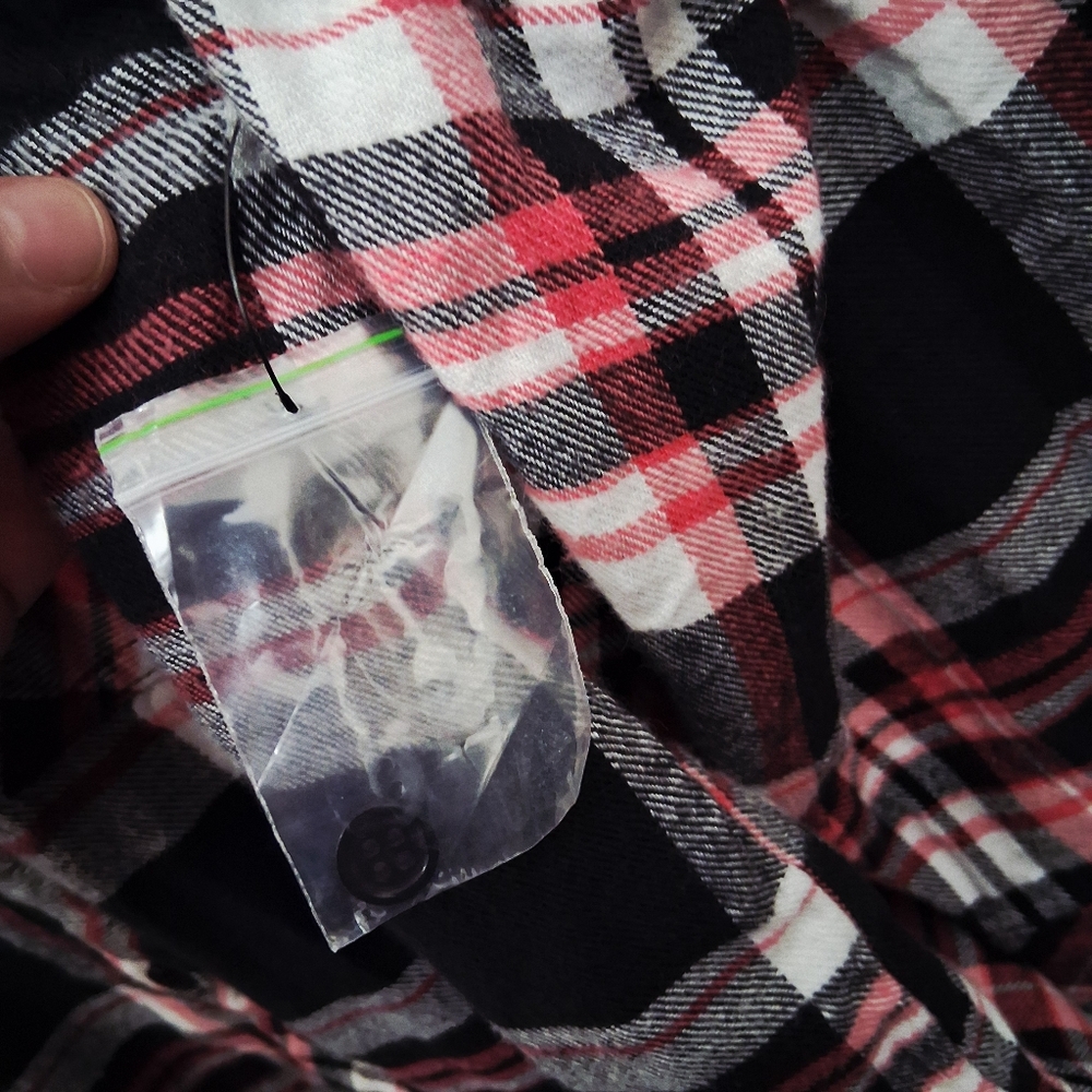 🎉NW Roaman's Black and Red Plaid Button Down Shirt - Picture 3 of 7